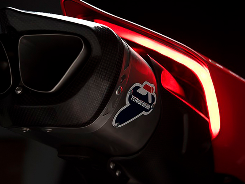 Differences between homologated and non-approved motorcycle exhausts